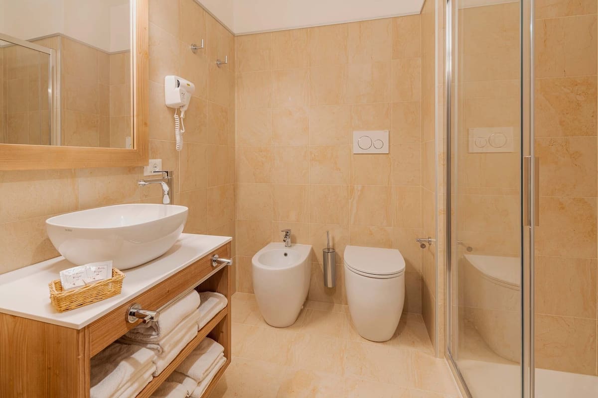 quadruple room | bathroom | hair dryer, towels