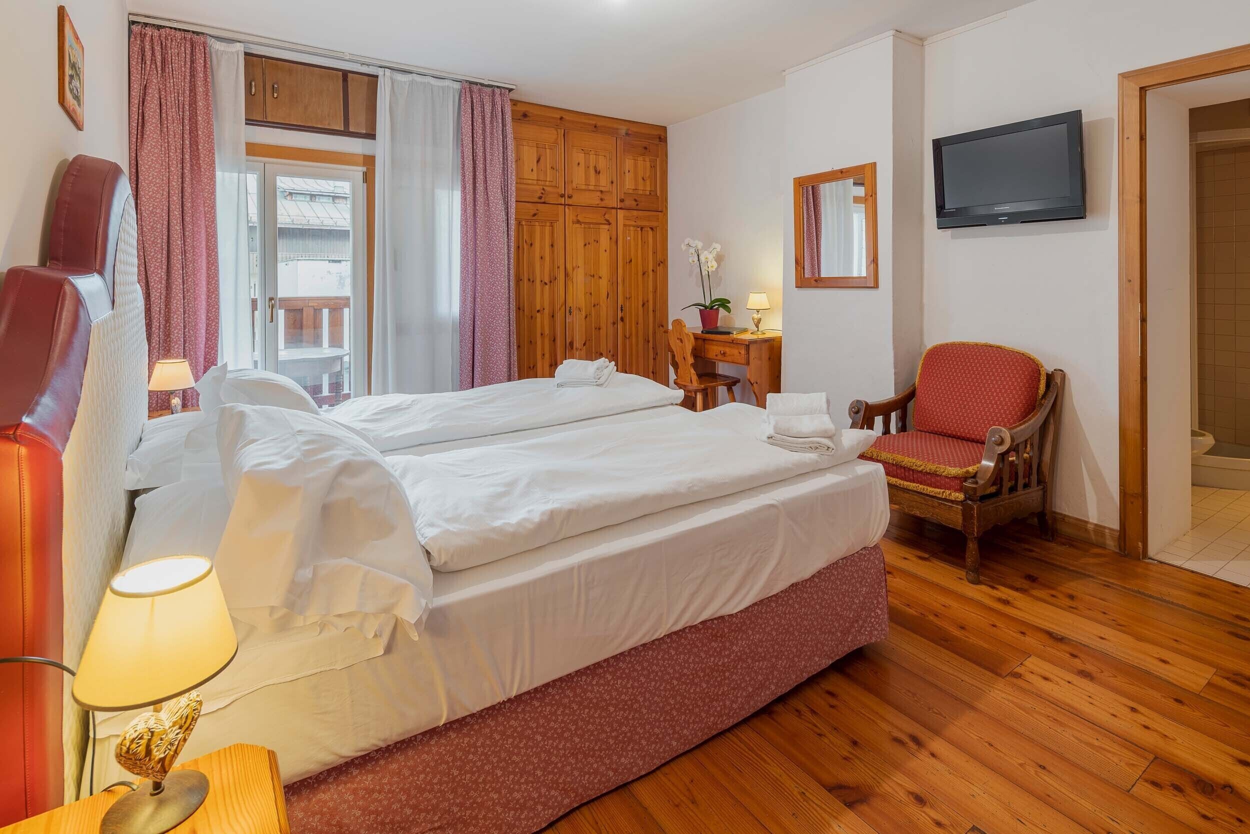 superior double or twin room | in-room safe, desk, free wifi