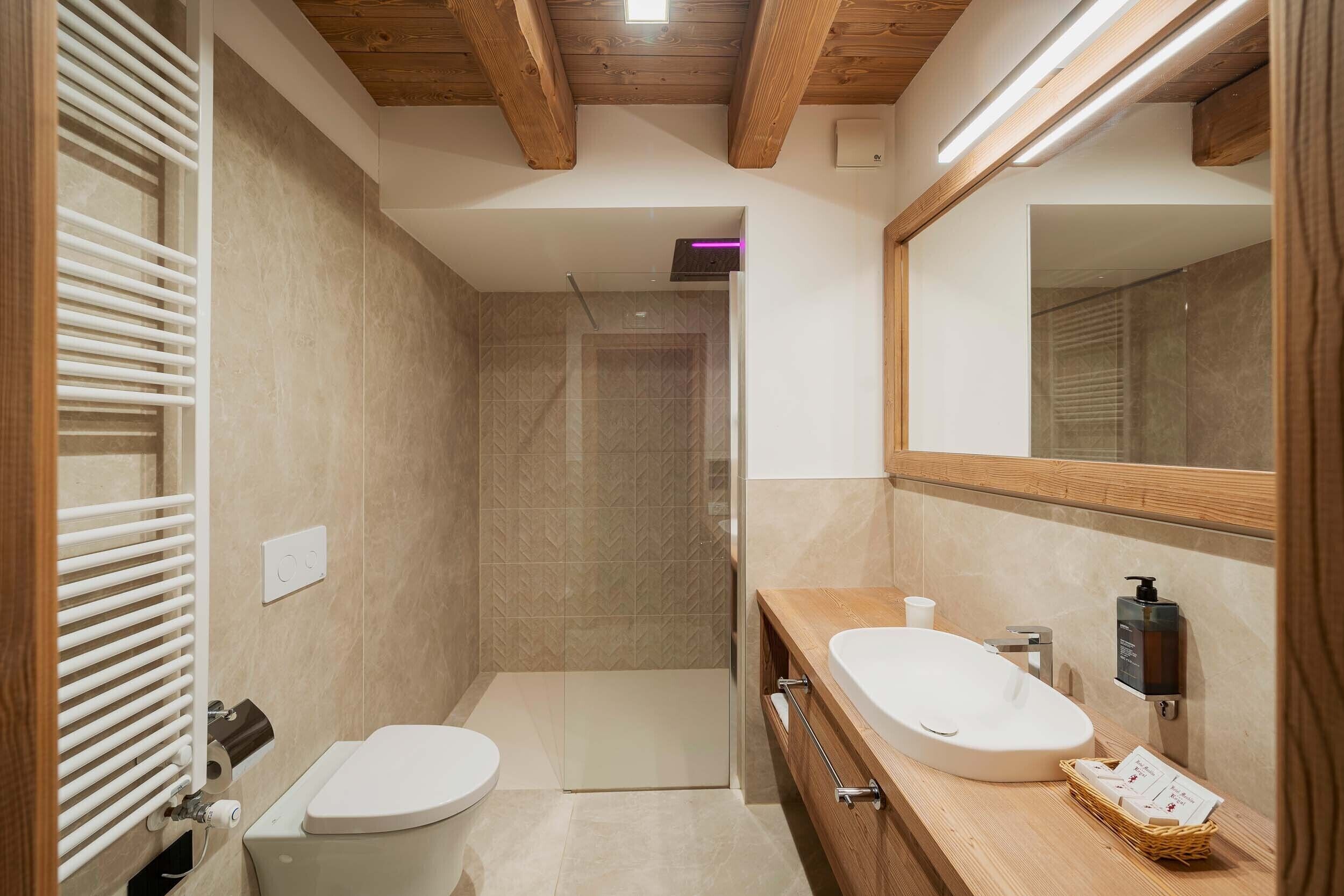 royal suite, 1 bedroom, bathtub, city view | bathroom | hair dryer, towels