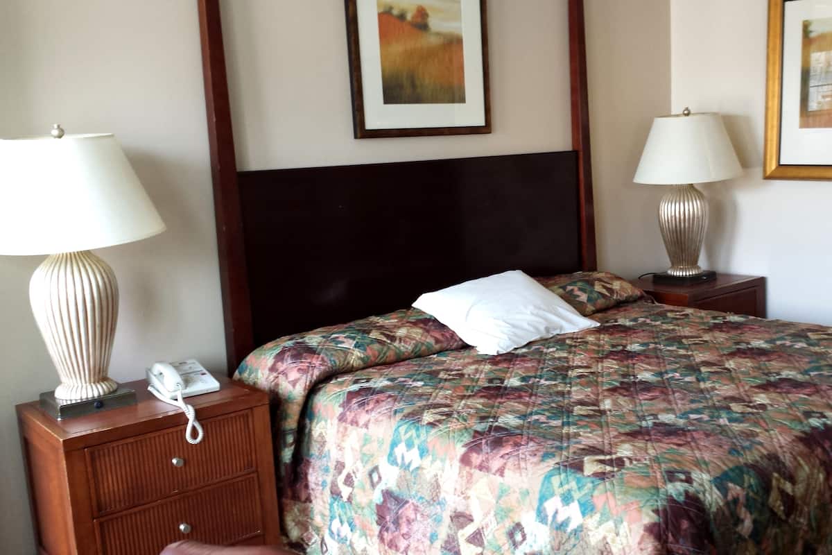 Standard Room, 1 King Bed | Desk, free WiFi, bed sheets, alarm clocks