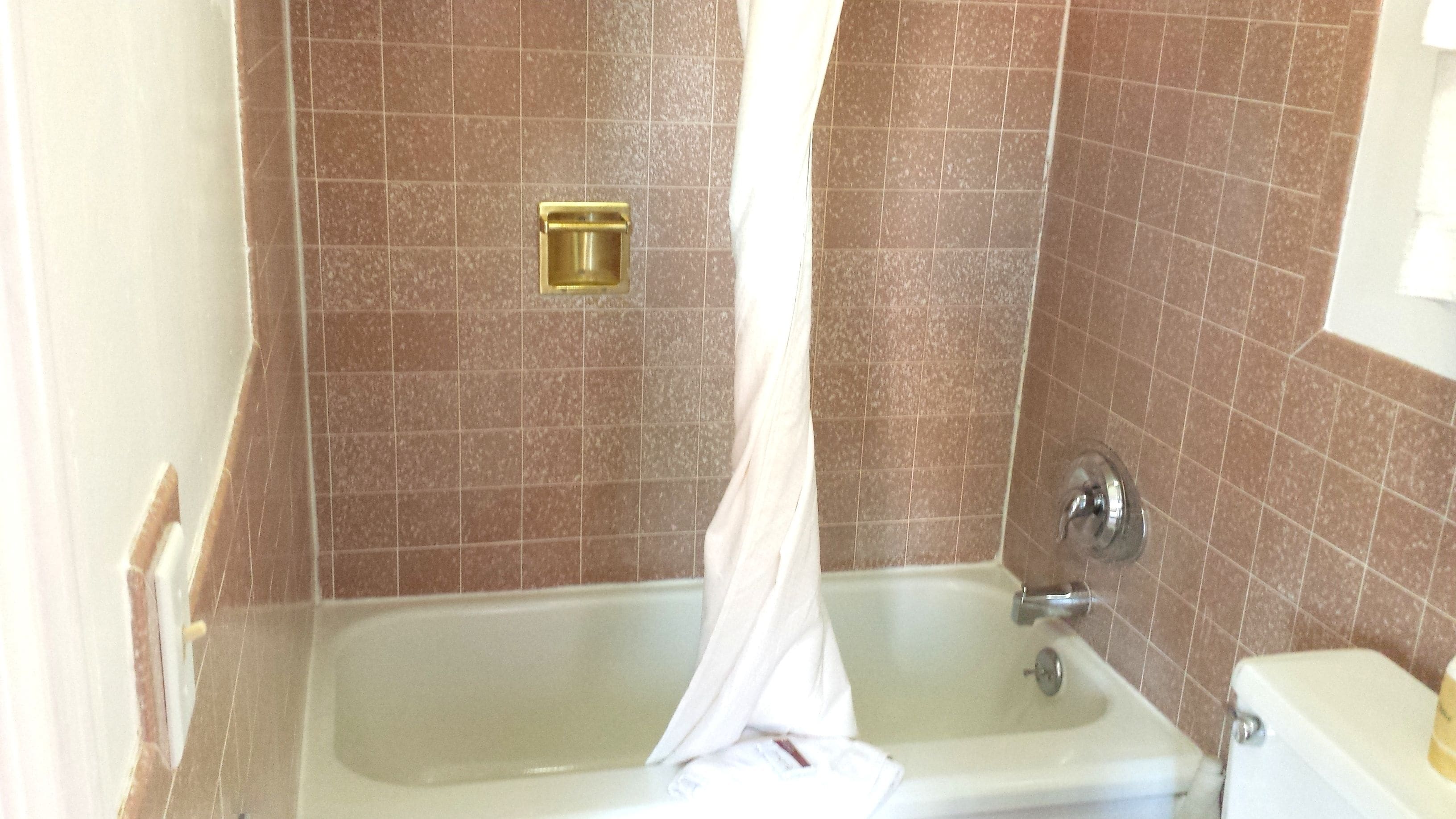 Standard Room, 1 Queen Bed | Bathroom shower
