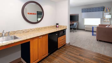 Studio, Accessible, Non Smoking | In-room safe, free cribs/infant beds, rollaway beds, free WiFi