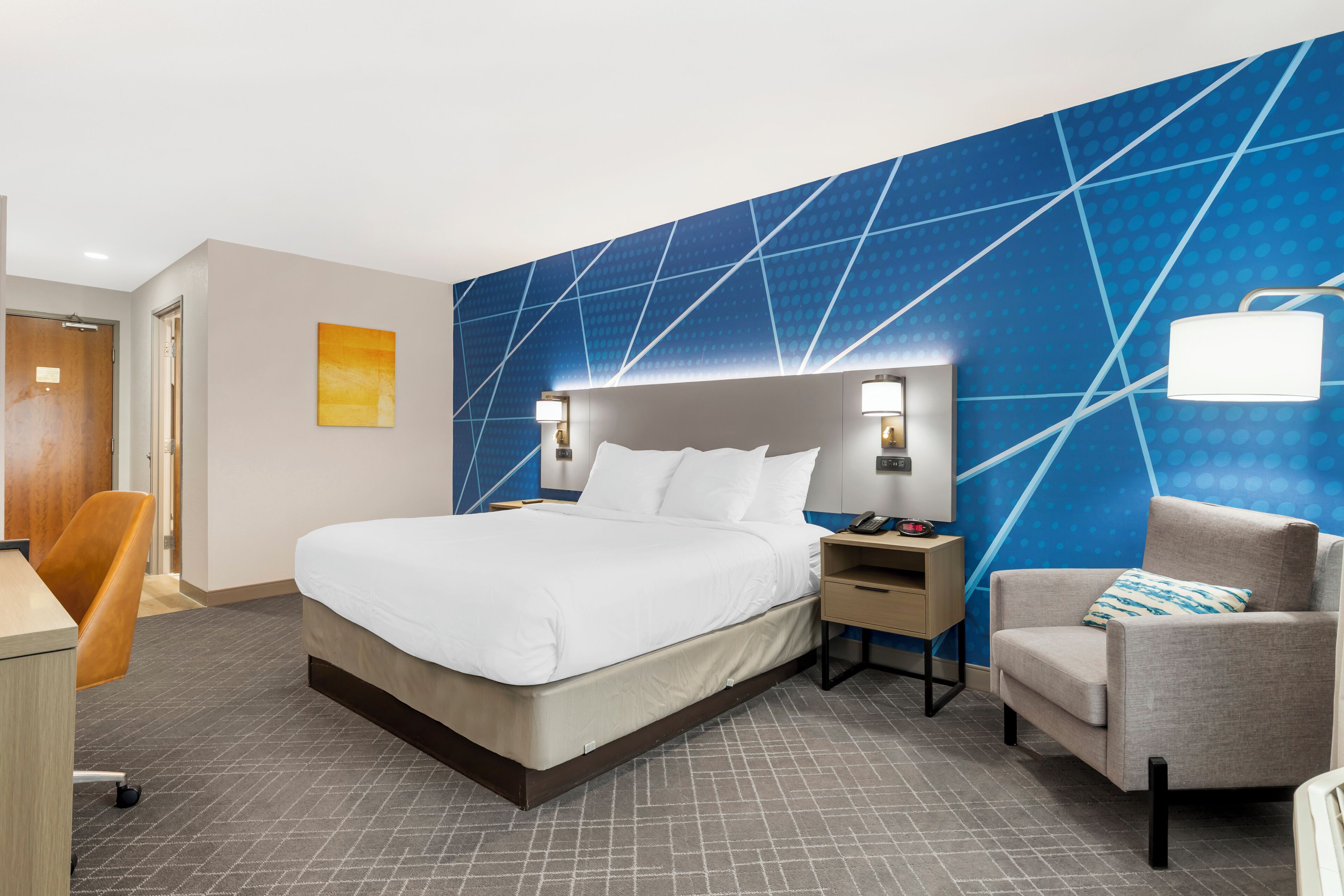 King Suite, 1 King Bed, Non Smoking | Blackout drapes, iron/ironing board, free WiFi