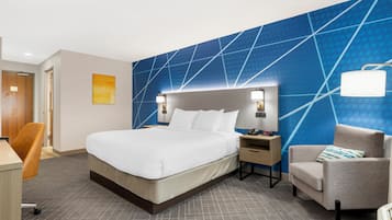 King Suite, 1 King Bed, Non Smoking | Blackout curtains, iron/ironing board, free WiFi