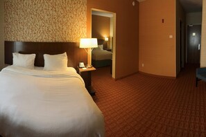 Habitación estándar, varias camas, para no fumadores | Cortinas blackout, tabla de planchar con plancha y wifi gratis