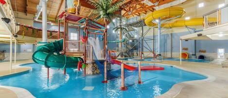 Innenpool, Rettungsschwimmer vor Ort