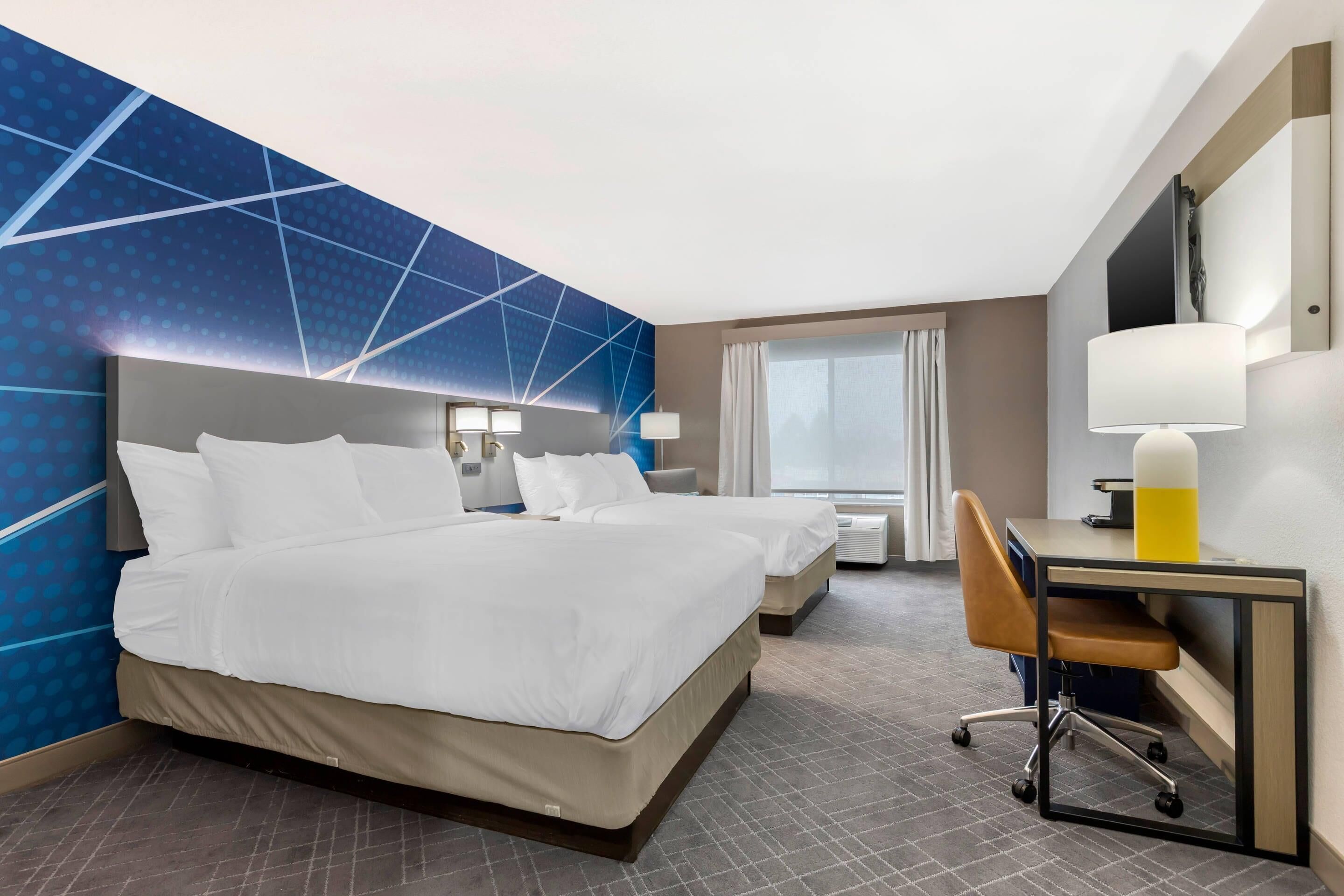 Cortinas blackout, tabla de planchar con plancha y wifi gratis 