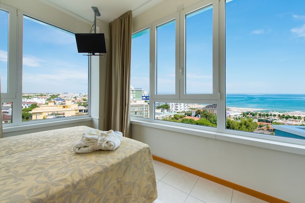 Comfort Double Room, 1 Bedroom | Minibar, in-room safe, desk, blackout curtains - Hotel Cristallo Riccione (Riccione)