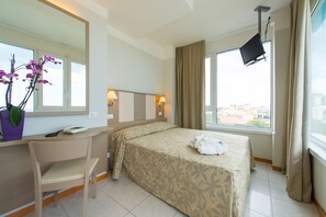 Comfort Double Room, 1 Bedroom | Minibar, in-room safe, desk, blackout drapes - Hotel Cristallo Riccione (Riccione)