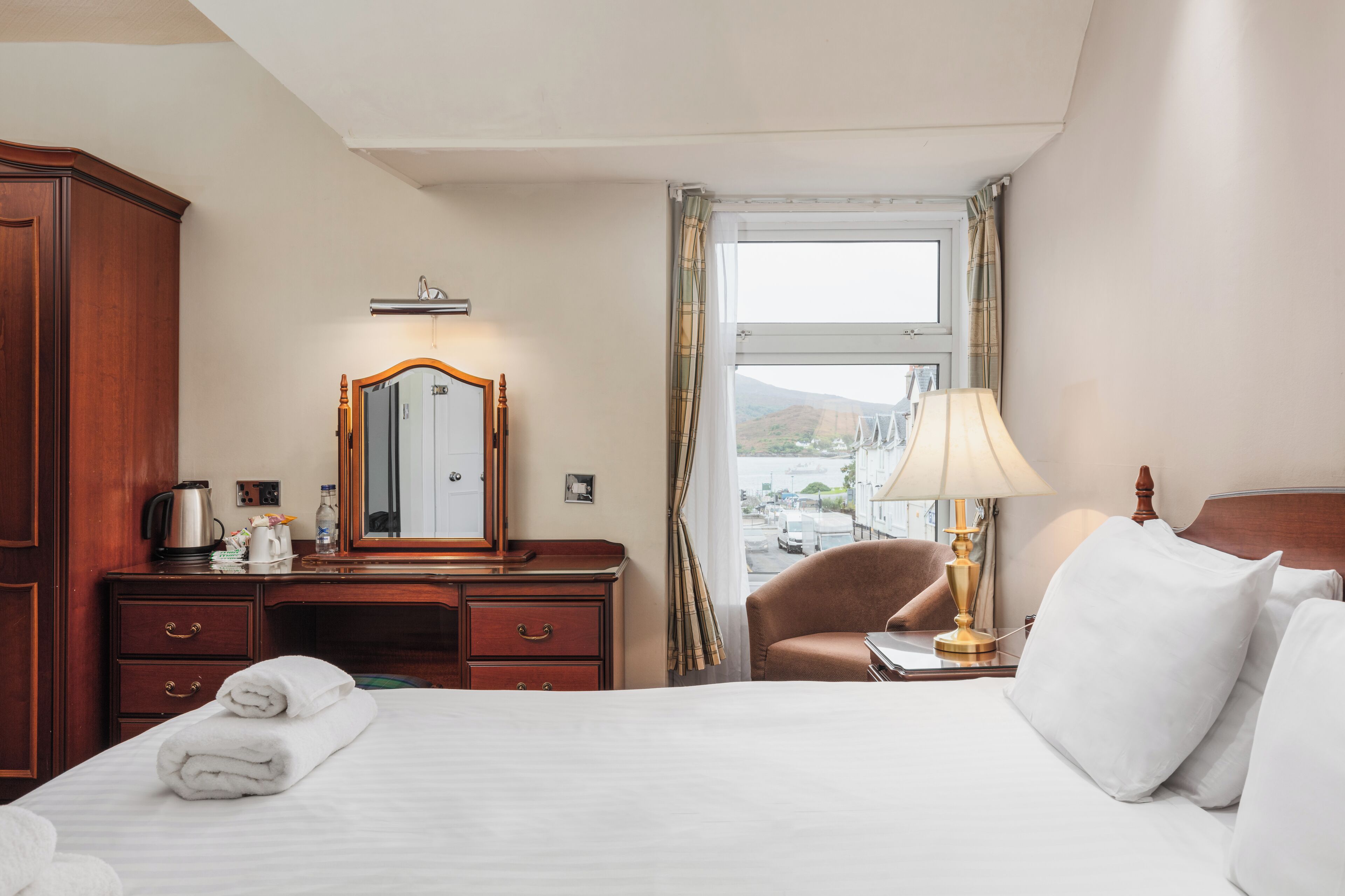 Executive Double Room, 1 Double Bed | セーフティボックス (室内)、デスク、アイロン / アイロン台、WiFi (無料)