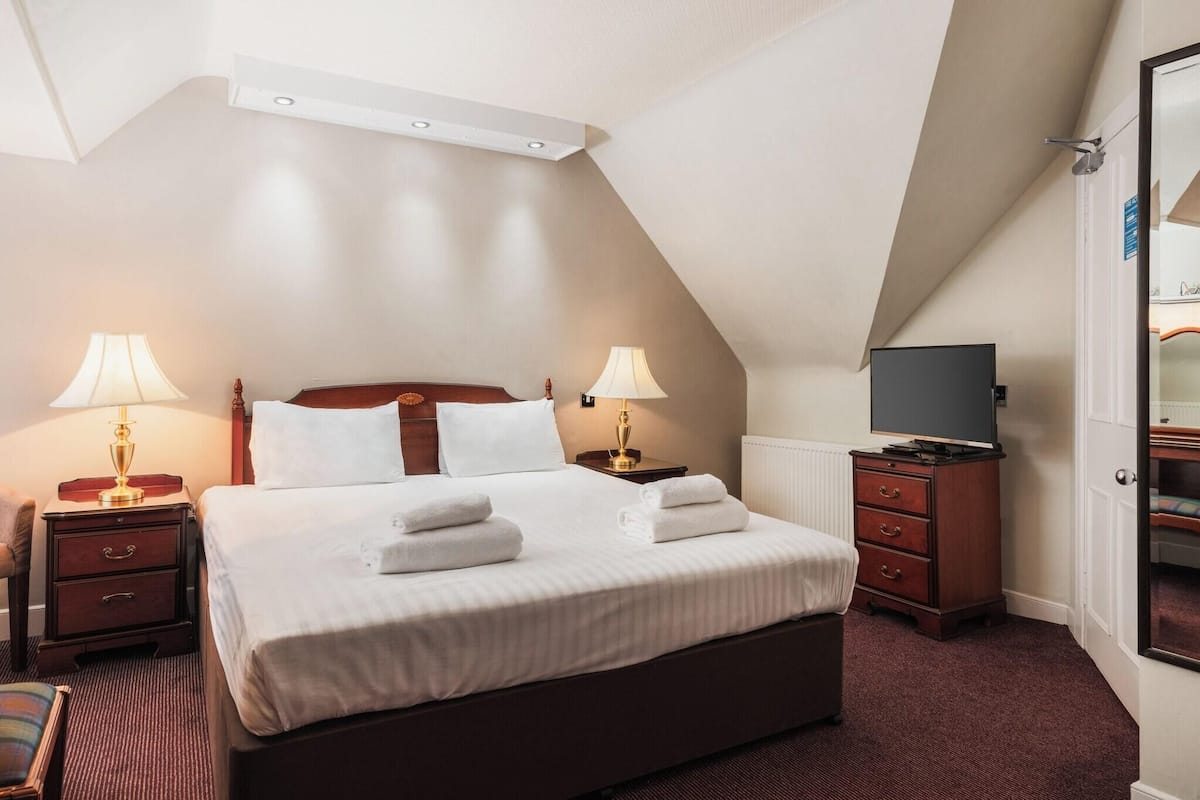 In-room safe, desk, iron/ironing board, WiFi (free)