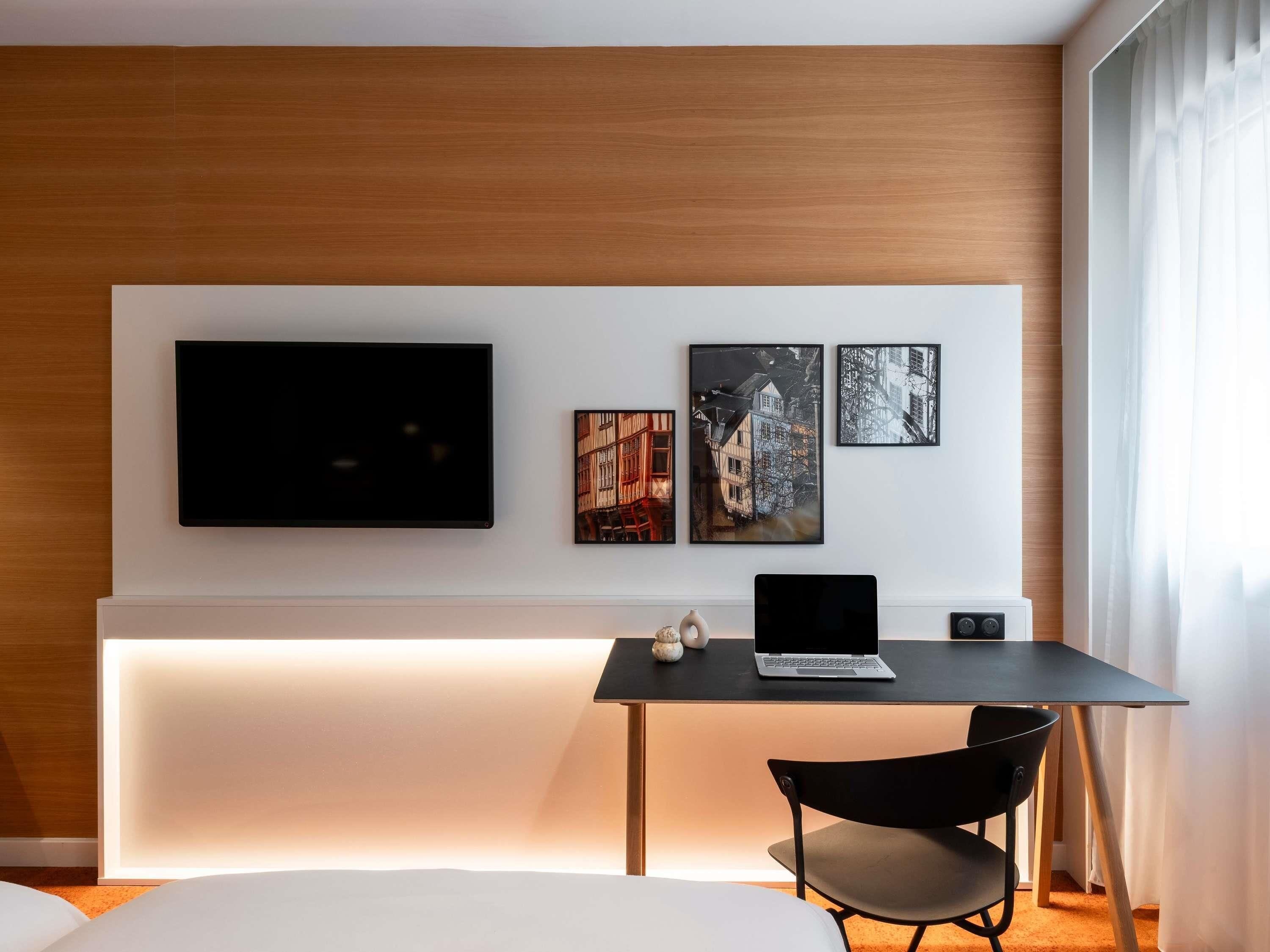 classic room, 2 single beds | individually decorated, individually furnished, desk, laptop workspace