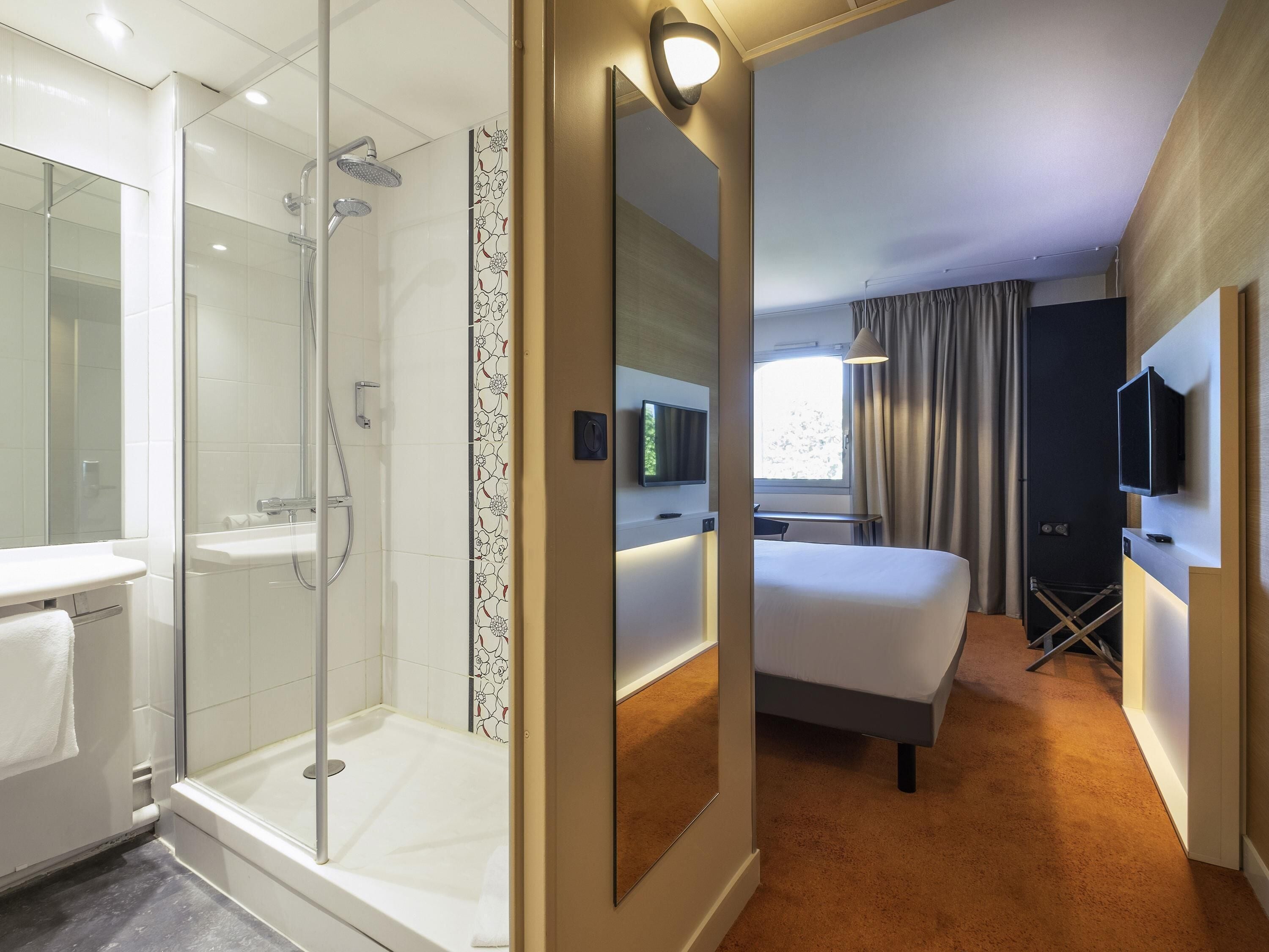 individually decorated, individually furnished, desk, laptop workspace