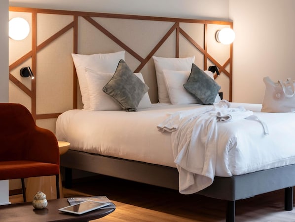 Premium bedding, pillowtop beds, individually decorated - Hôtel Mercure Rouen Centre Champ-de-Mars (Rouen)