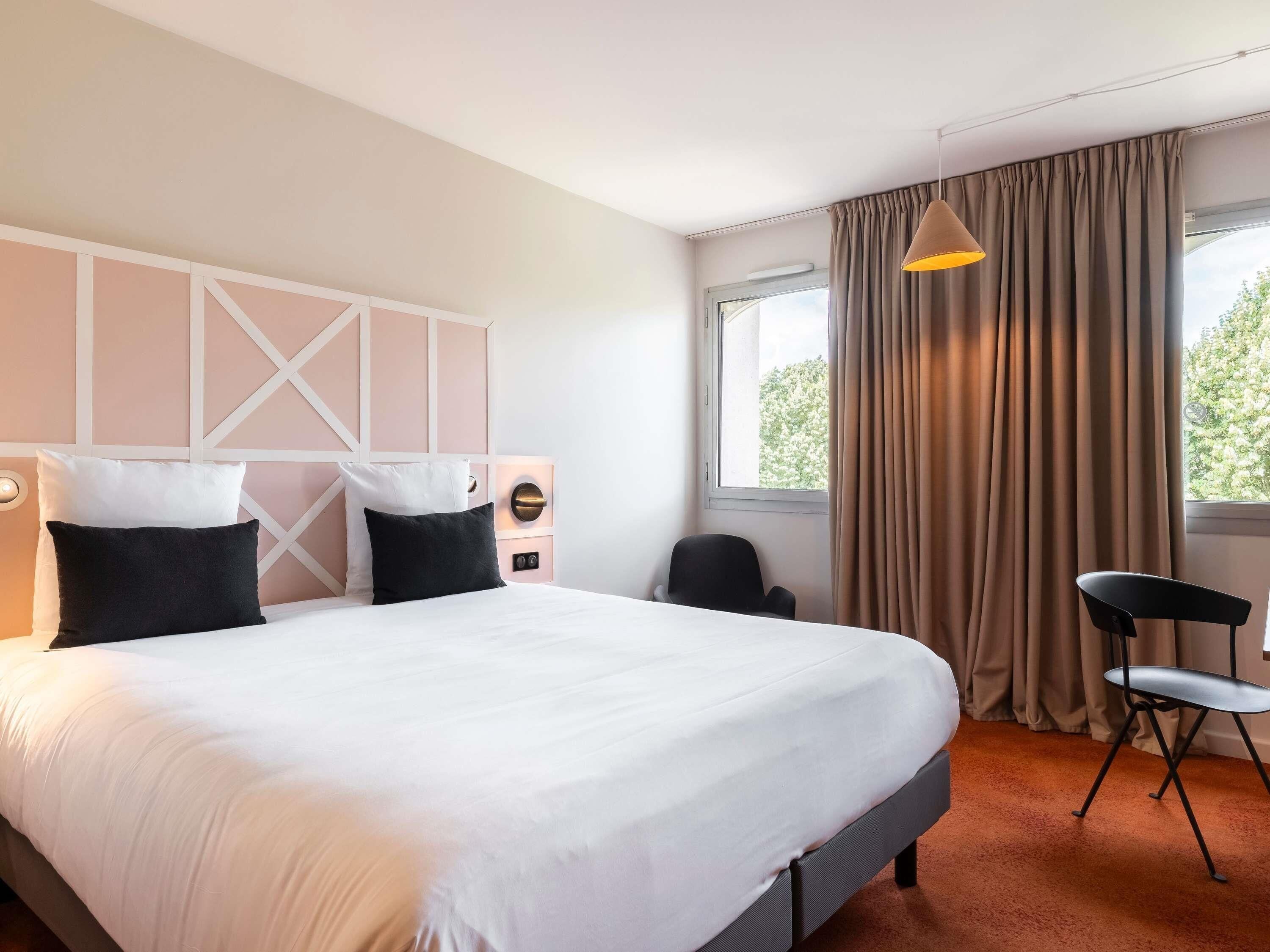 Standard Room, 1 Double Bed | Premium bedding, pillowtop beds, individually decorated