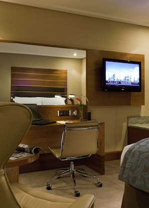 Egyptian cotton sheets, premium bedding, pillow-top beds, in-room safe