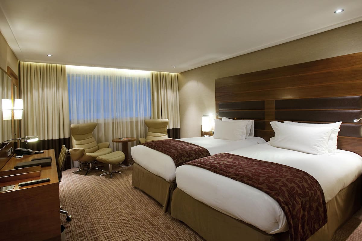 egyptian cotton sheets, premium bedding, pillow-top beds, in-room safe