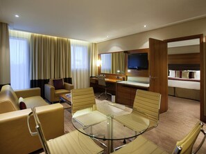 Egyptian cotton sheets, premium bedding, pillow-top beds, in-room safe