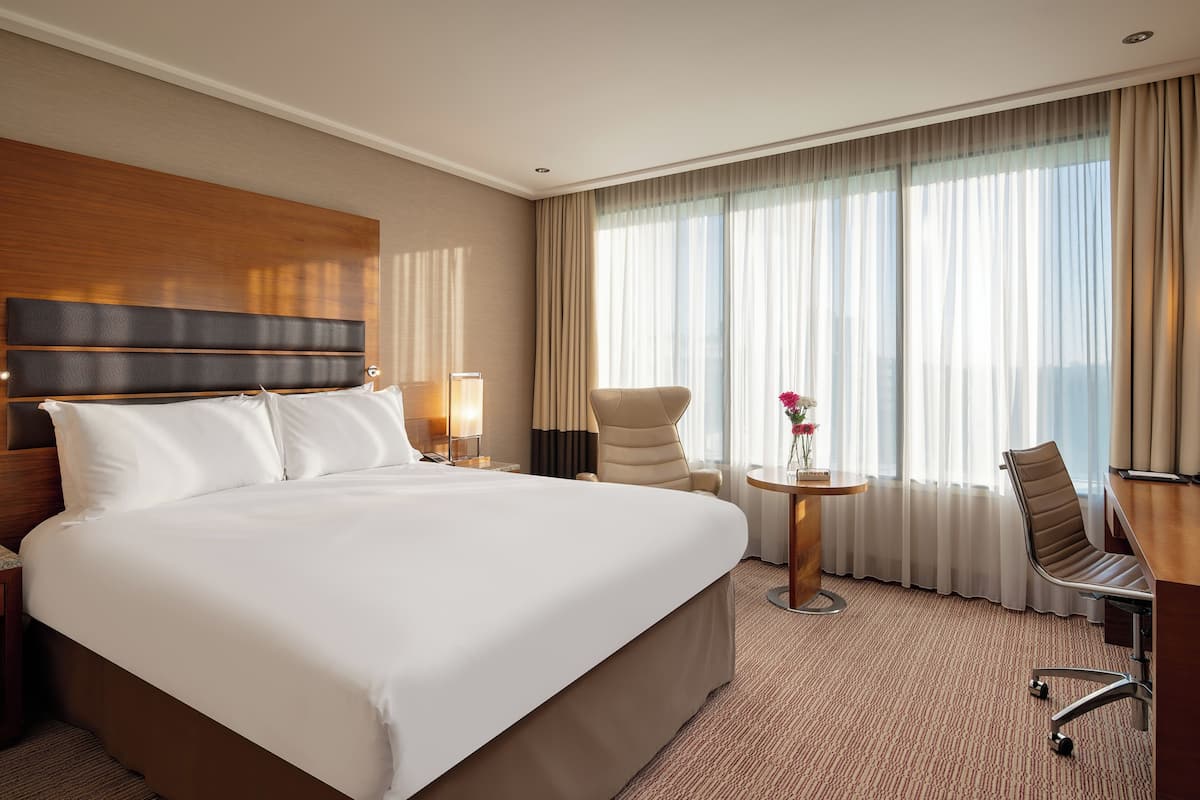 Egyptian cotton sheets, premium bedding, pillow-top beds, in-room safe