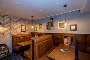 Restaurant - The Wee Waif Reading by Greene King Inns (Reading)