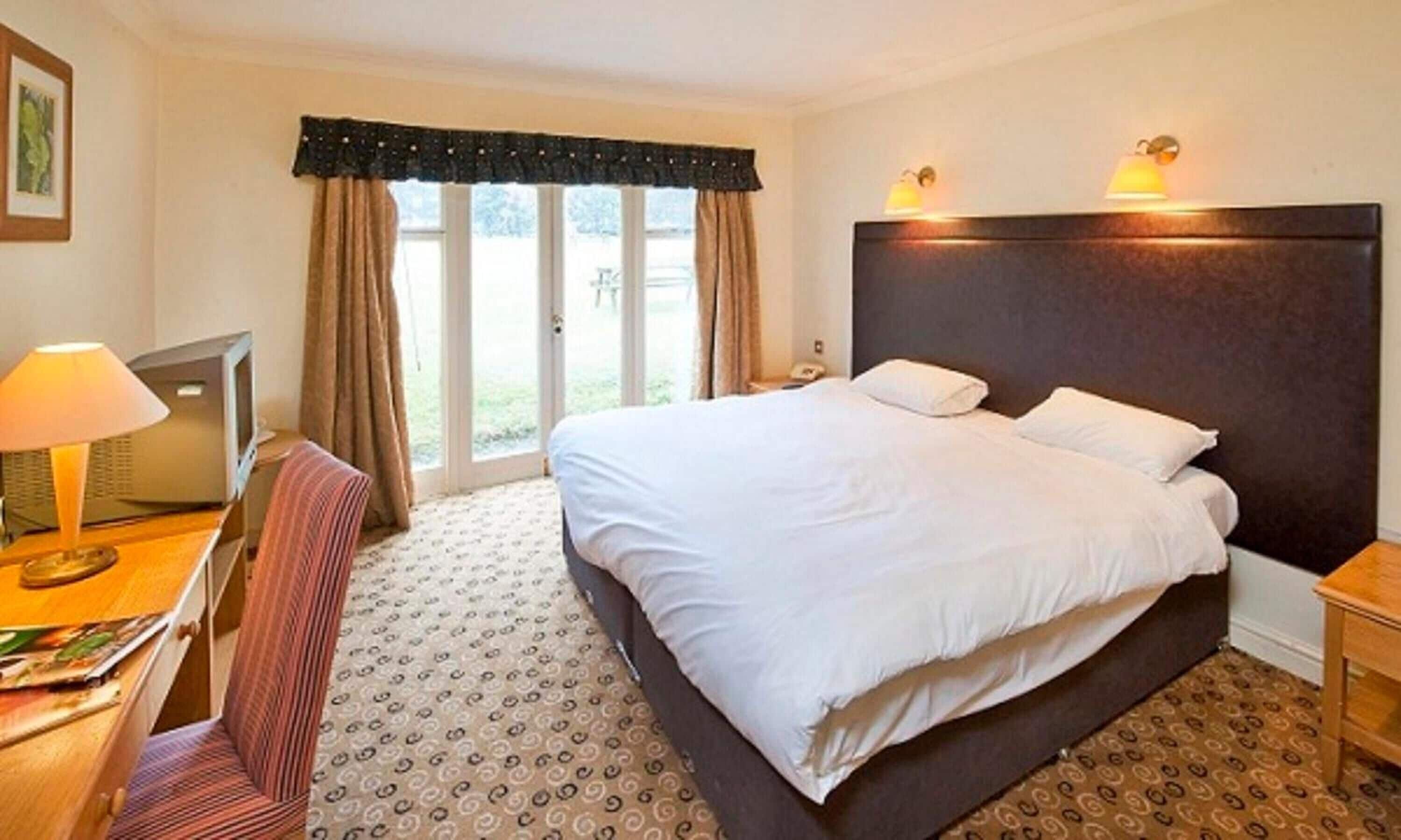 Fer et planche à repasser, Wi-Fi gratuit, draps fournis