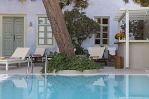 Seasonal outdoor pool, pool loungers