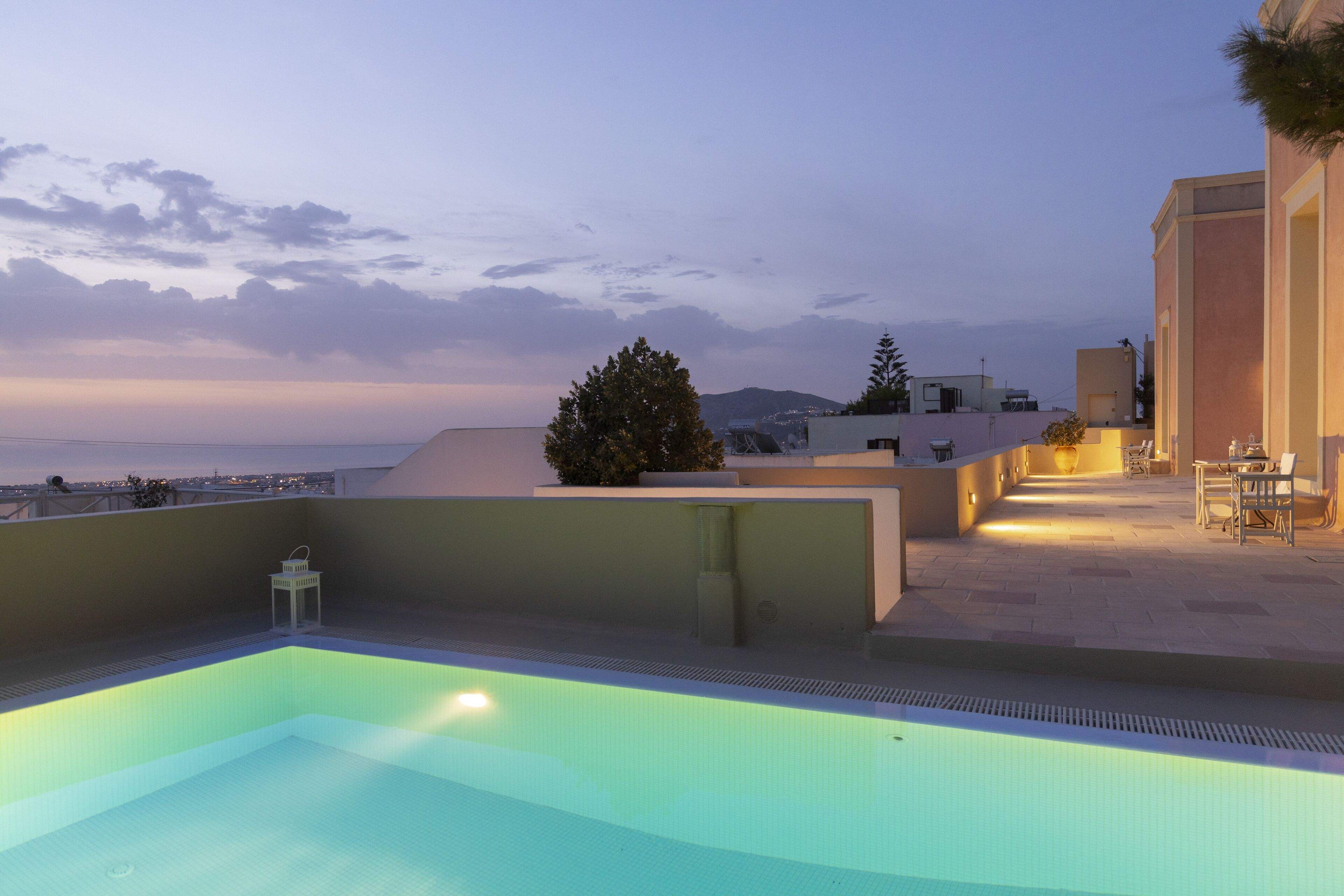 seasonal outdoor pool, pool loungers