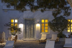 Luxury Suite | Terrace/patio