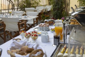 Desayuno continental incluido todos los d ías 