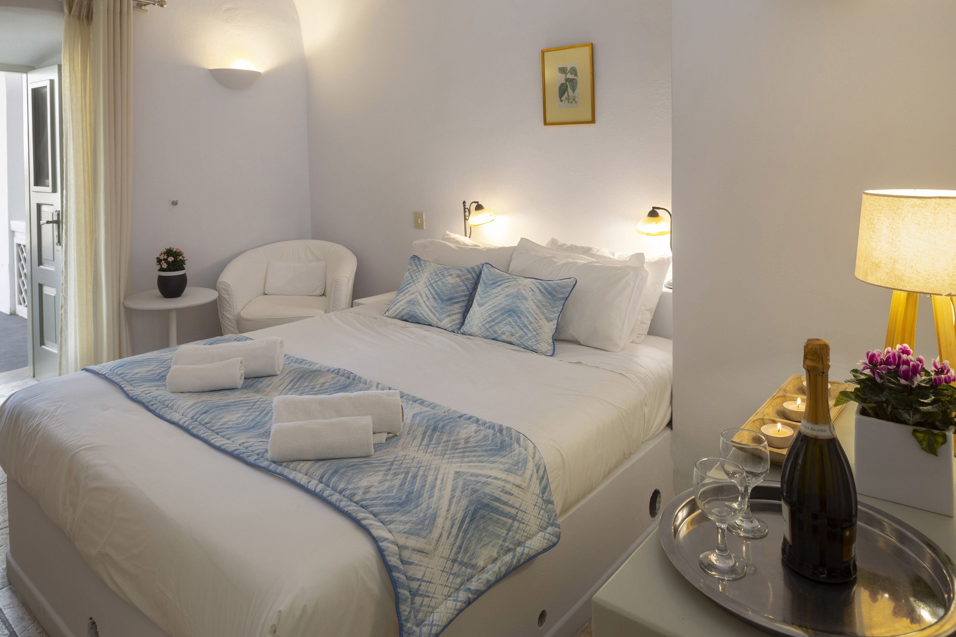 standard room | premium bedding, down duvets, minibar, in-room safe