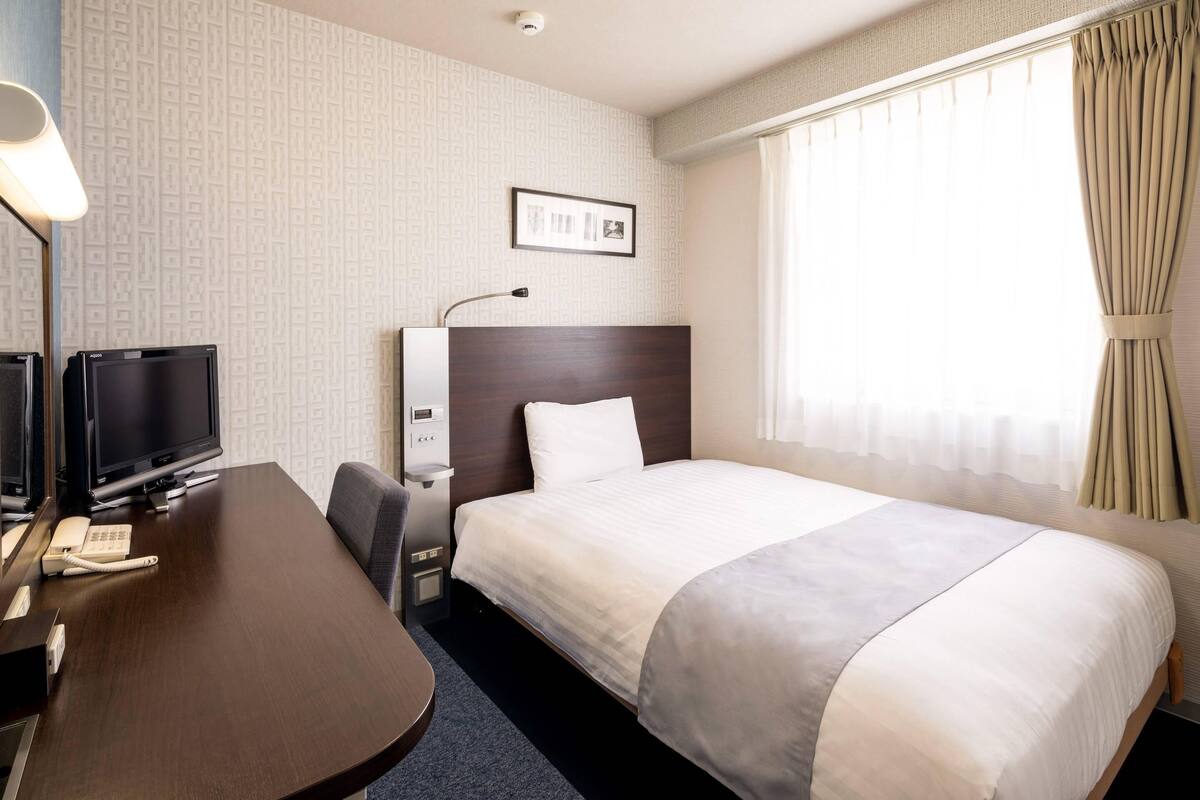 Habitación, 1 cama doble, no fumadores | Escritorio, sistema de insonorización, wifi gratis y ropa de cama