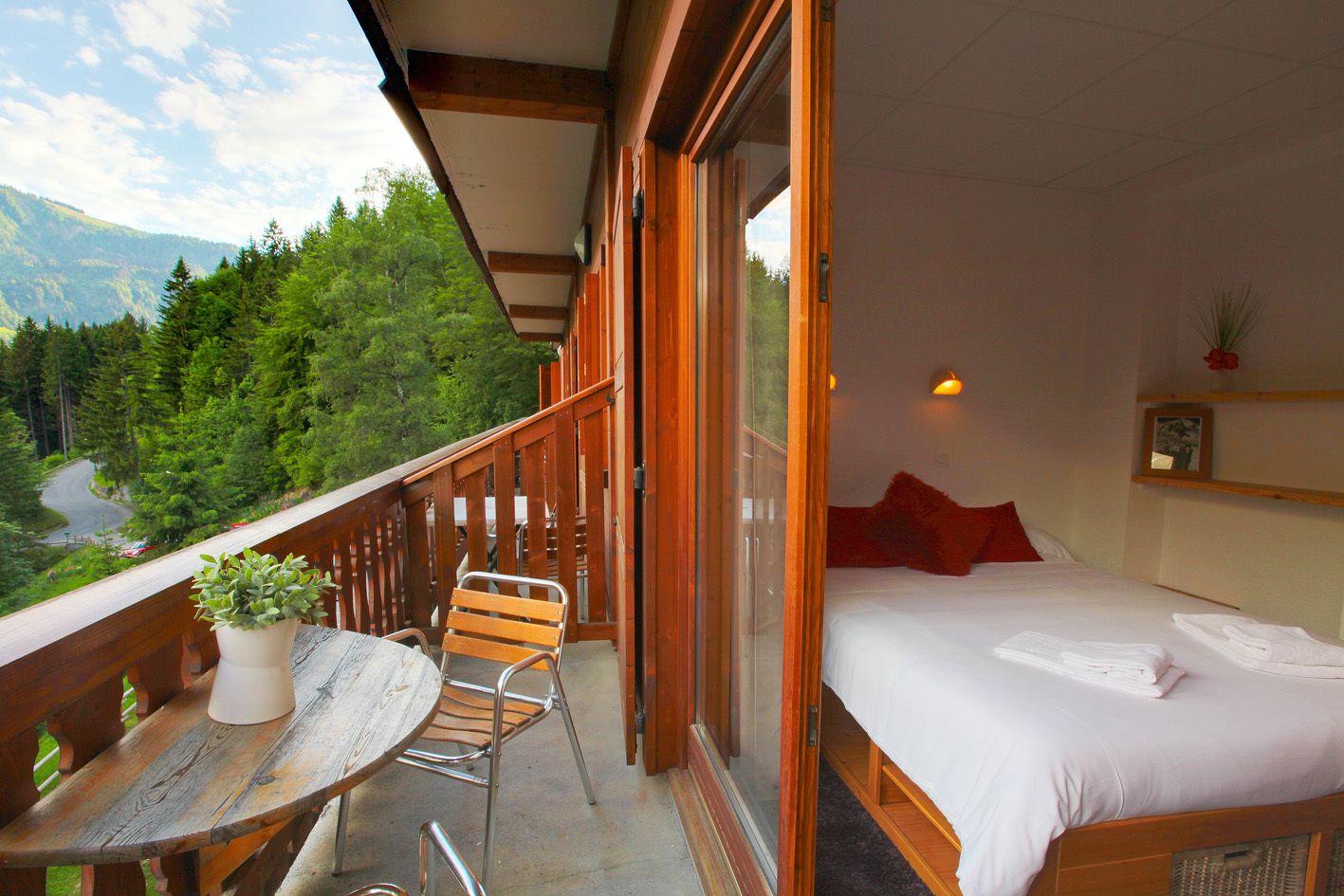 premium bedding, in-room safe, soundproofing, free wifi