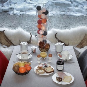 Daily buffet breakfast for a fee - Chalet Hotel Les Campanules (Les Houches)