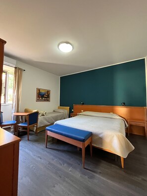 Kamar Triple | Brankas, meja kerja, Wi-Fi gratis, dan dapat diakses tamu berkursi roda