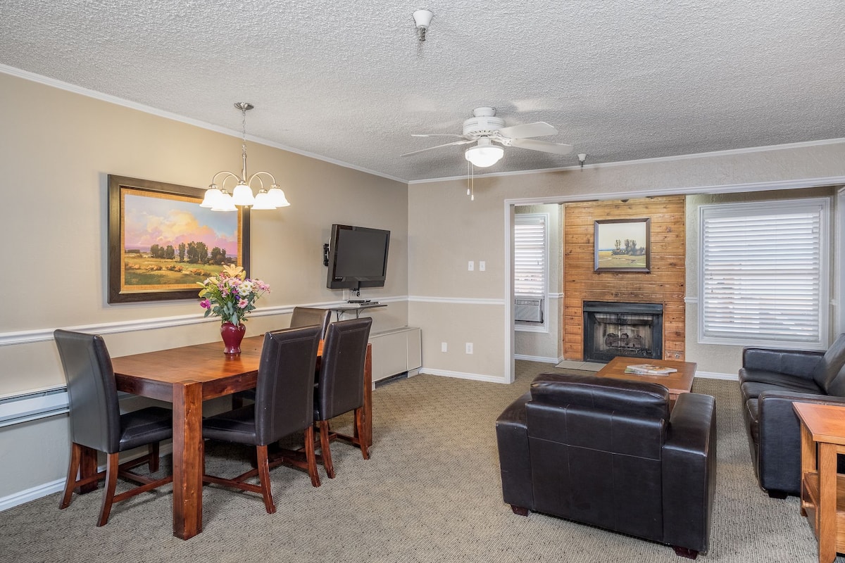 2 bedrooms, premium bedding, in-room safe, desk