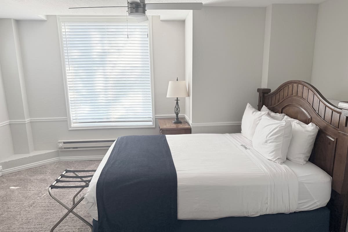 Premium bedding, in-room safe, desk, iron/ironing board