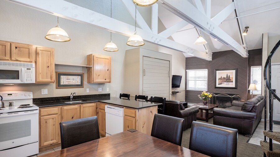 Sweetwater Lift Lodge