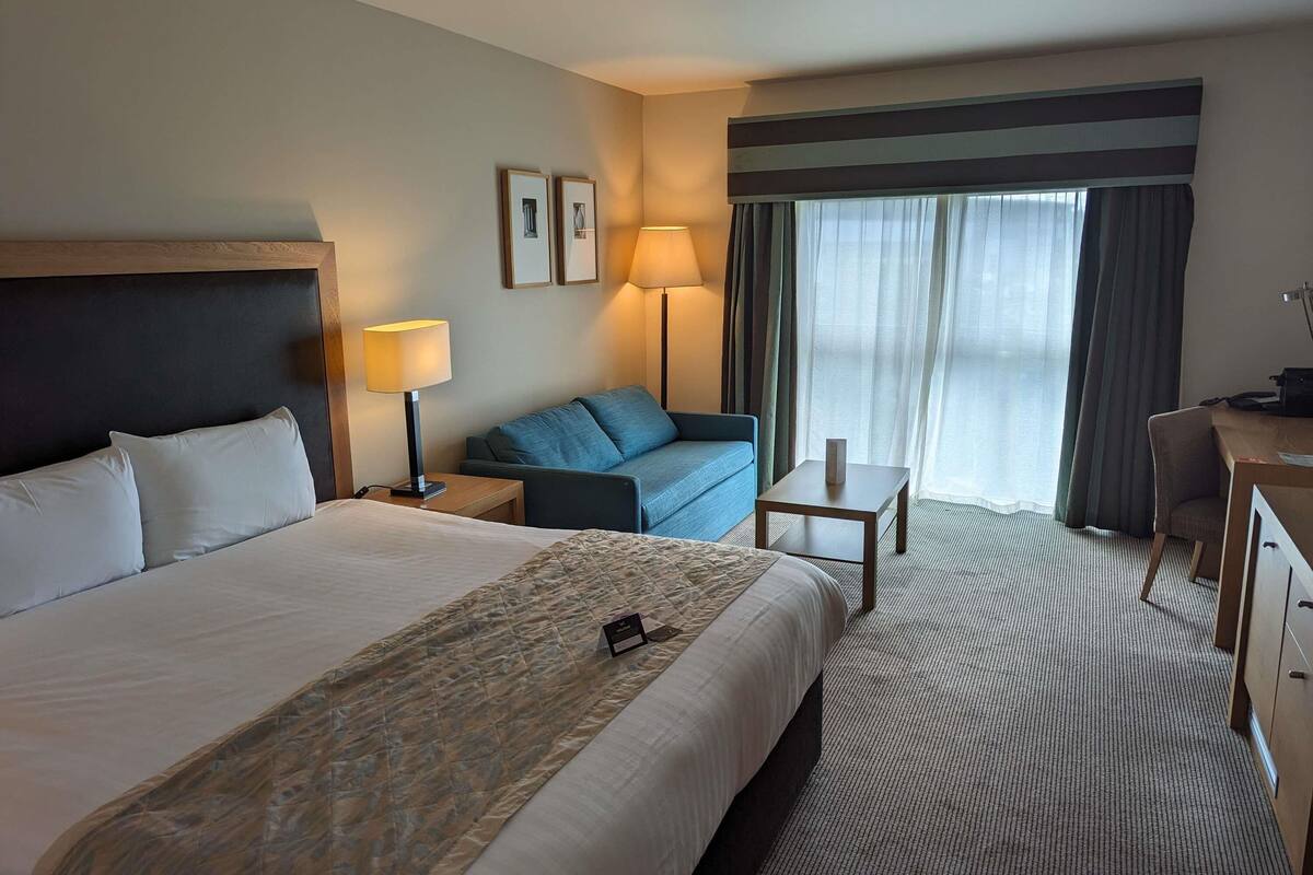 privilege, room, 1 king bed | premium bedding, in-room safe, desk, laptop workspace