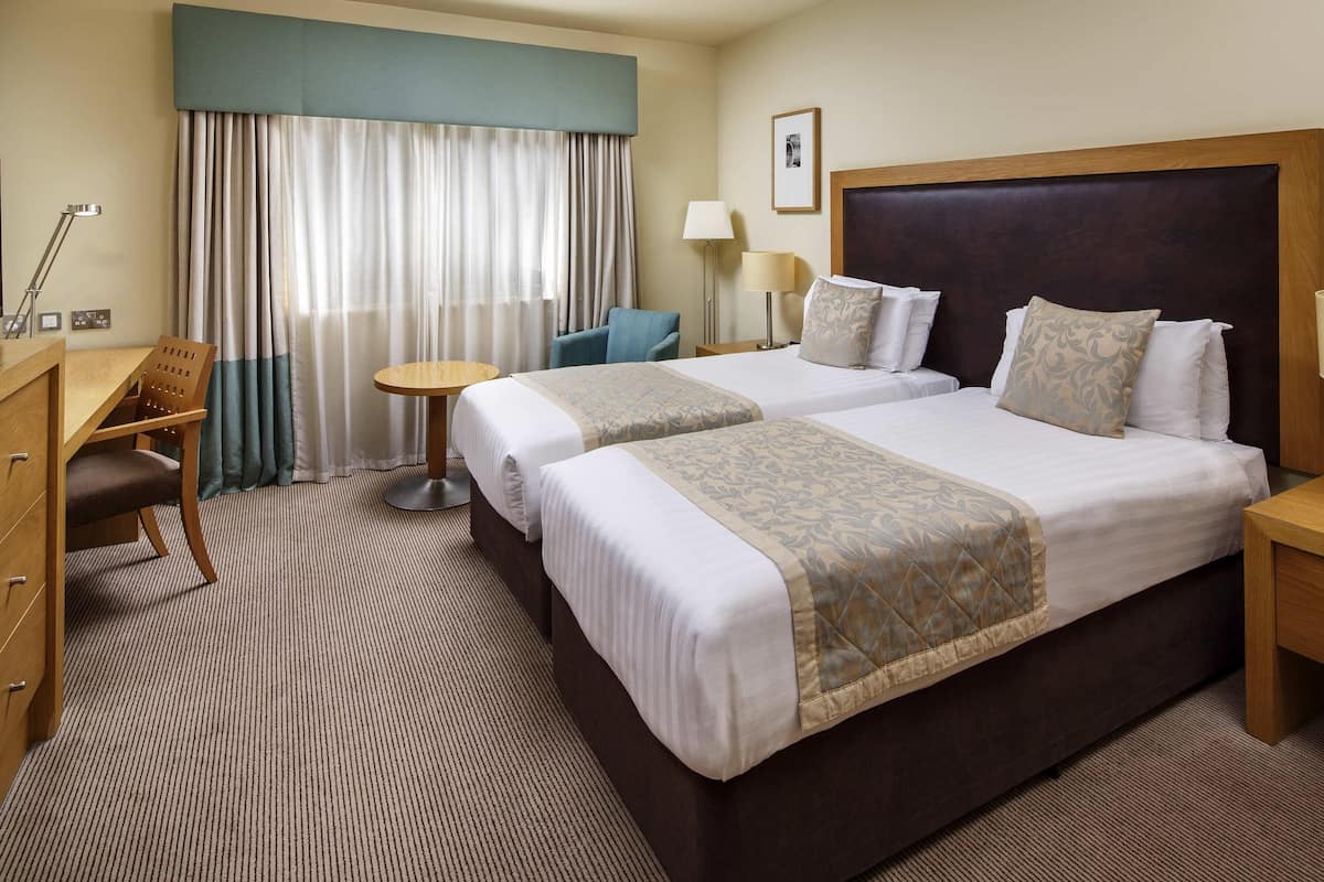 Classic Room, 2 Twin Beds | Premium bedding, in-room safe, desk, laptop workspace