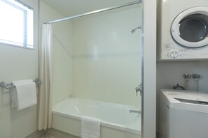 Apartment, 1 Bedroom | Bathroom