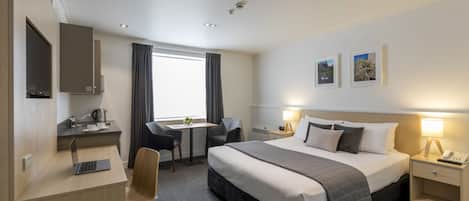 2 habitaciones y espacio para trabajar con laptop