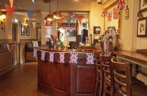 Bar (on property) - Bell Hotel & Inn by Greene King Inns (Milton Keynes)