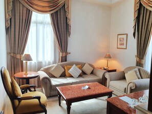 Junior Suite, Ensuite, City View (Suite Junior) | Premium bedding, minibar, in-room safe, desk - Les Oliviers Palace (Sfax)
