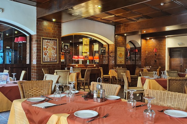 3 restaurants; breakfast, lunch, and dinner served