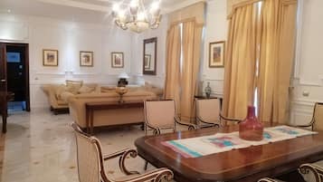 Presidentiële suite, en-suite badkamer, uitzicht op tuin (Suite Présidentielle) | Uitzicht vanuit accommodatie