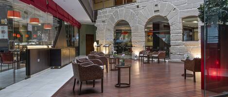 Télévision à écran plat