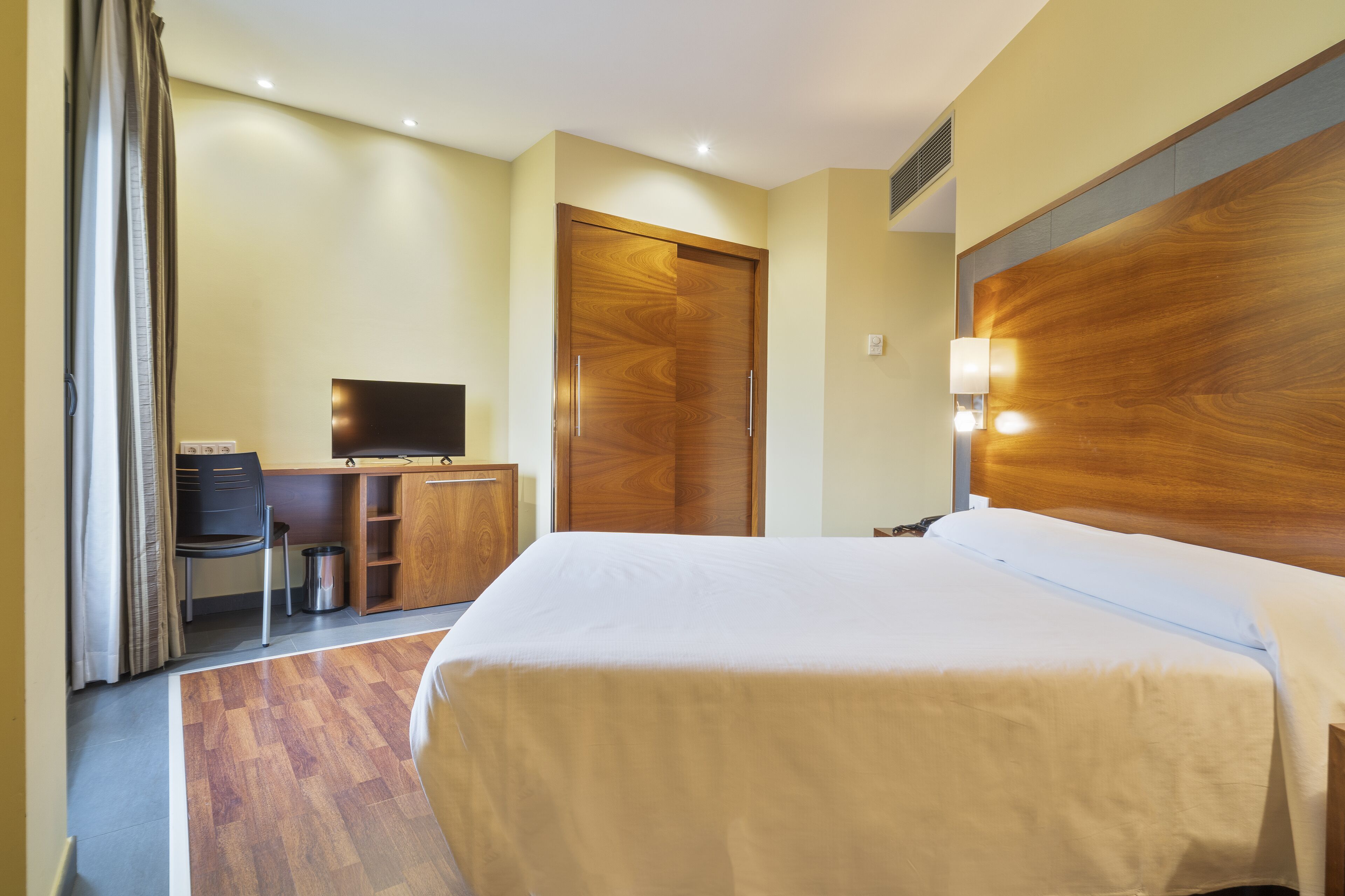 1 bedroom, minibar, in-room safe, desk