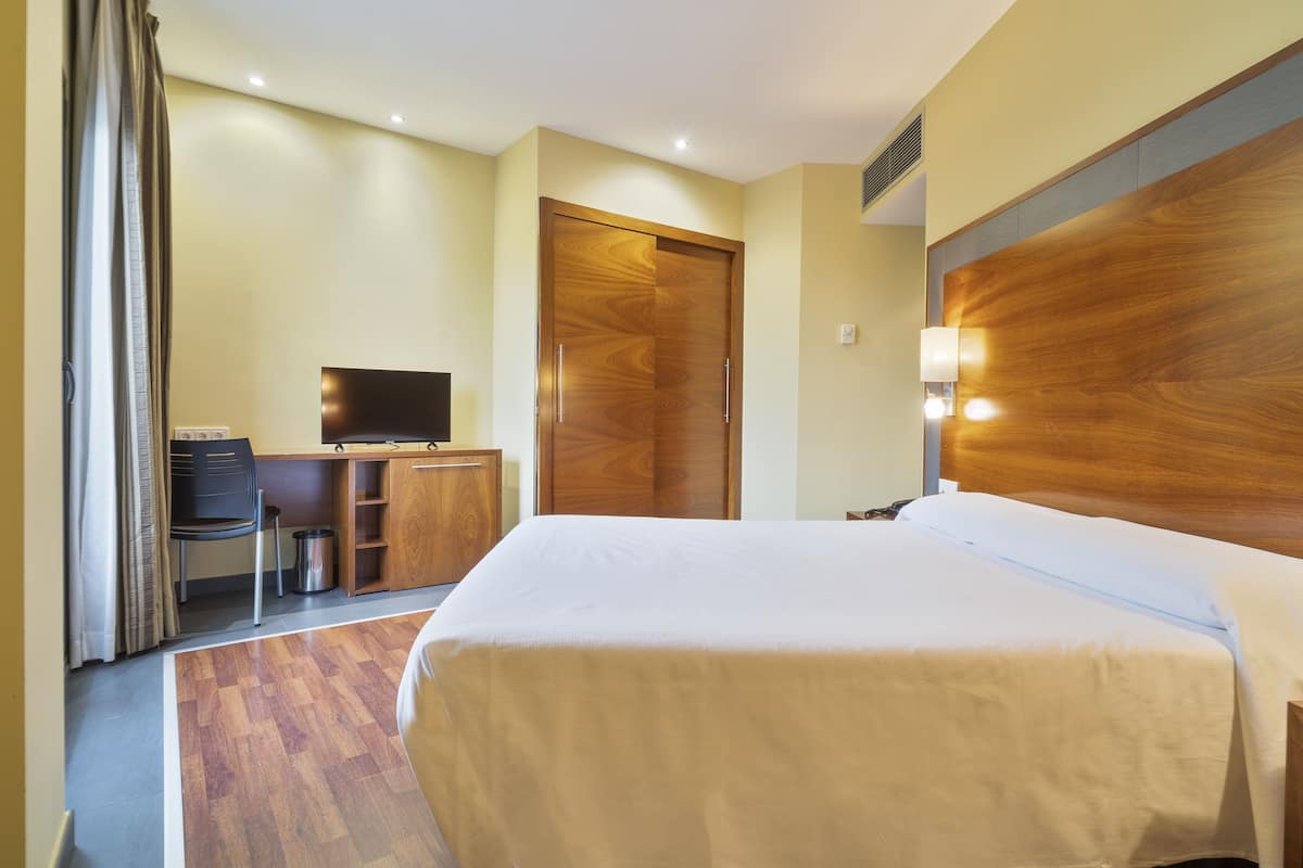 1 bedroom, minibar, in-room safe, desk