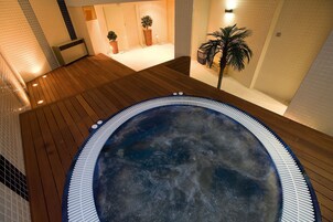 Bañera de hidromasaje interior