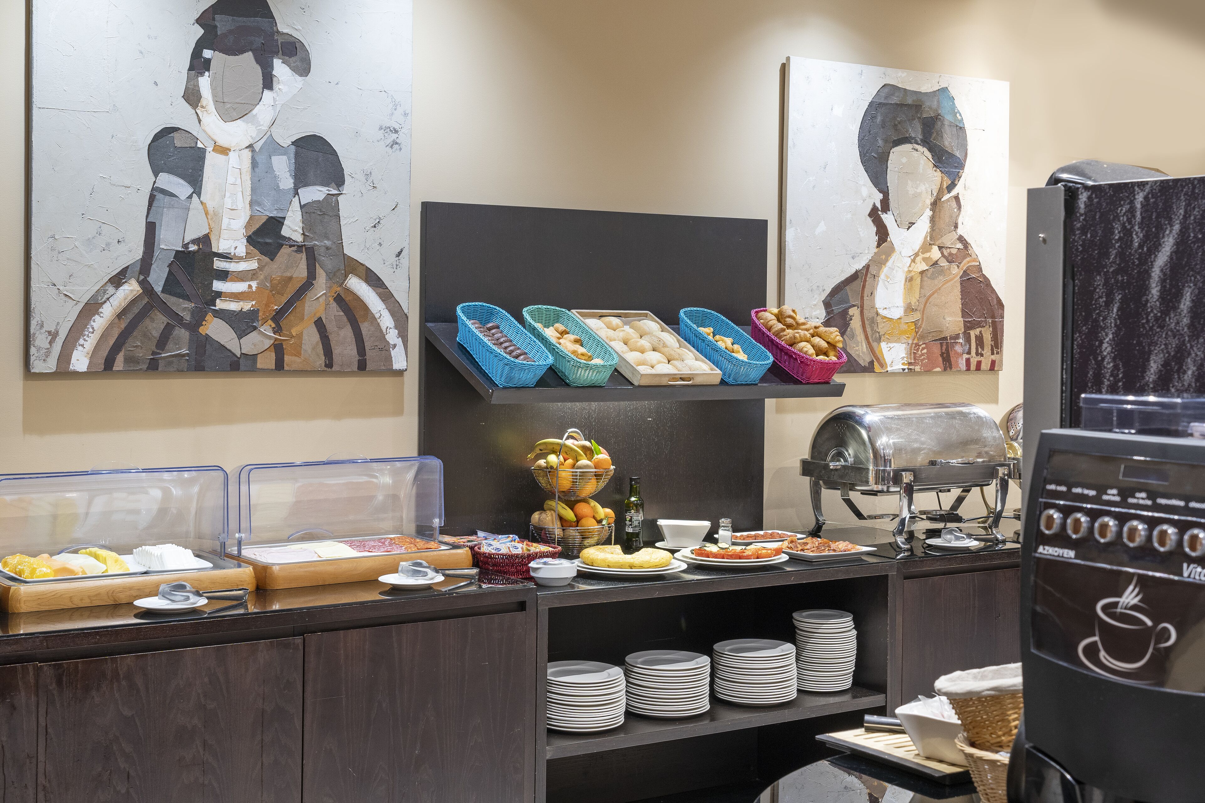 breakfast (eur 9.50 per person)